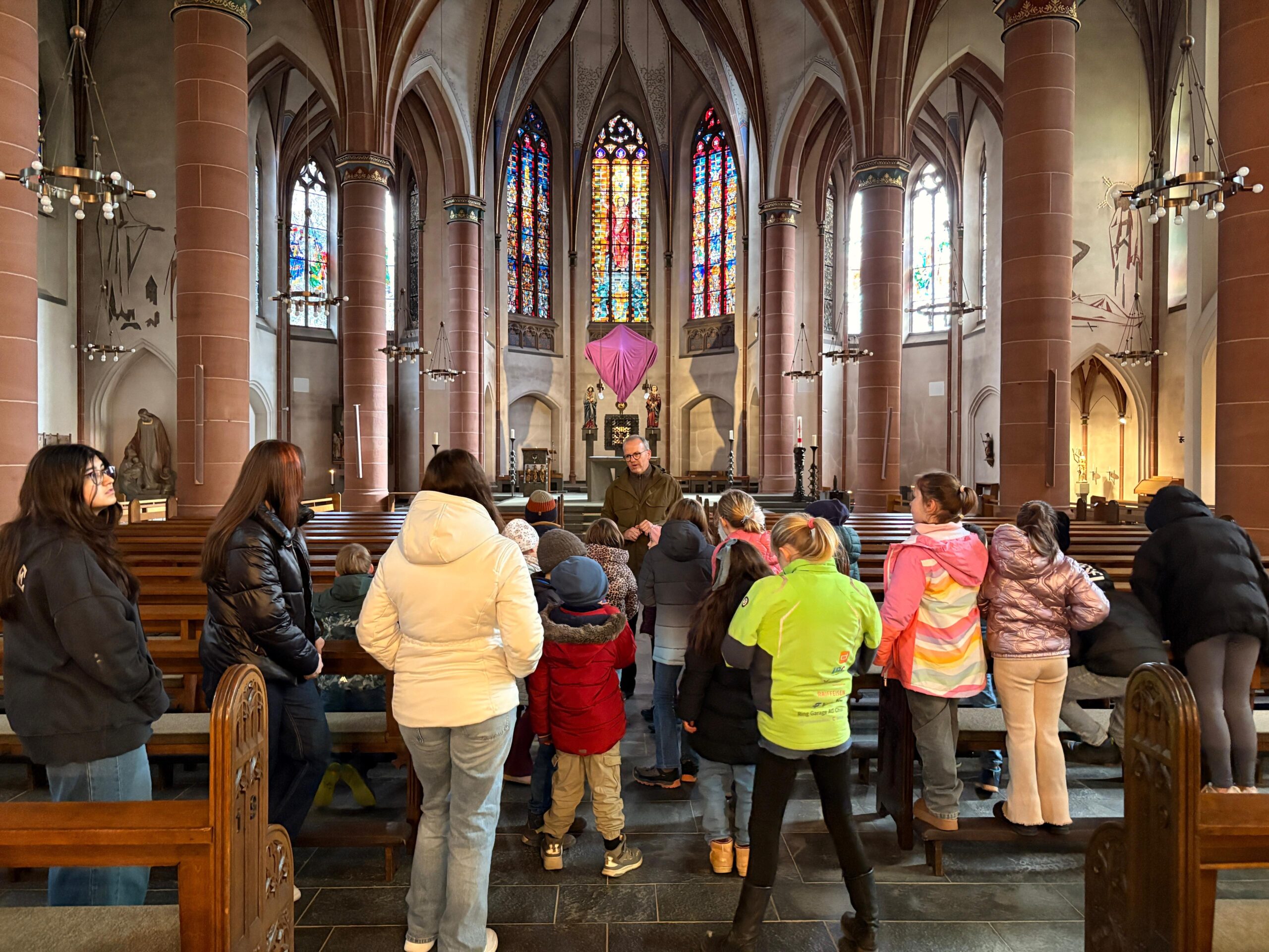 Versteckte Ecken der Kirche entdecken!
